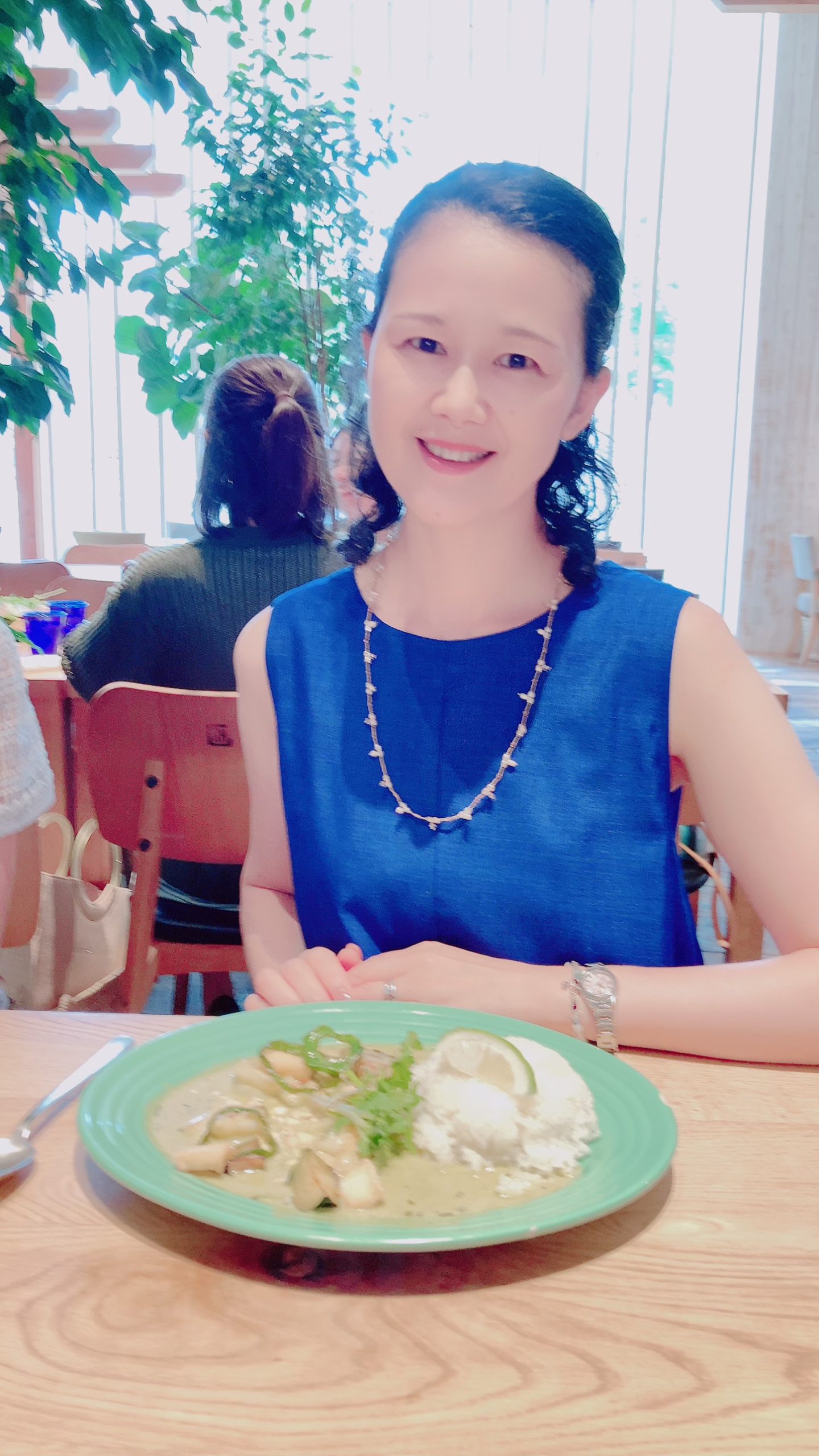 成島理子