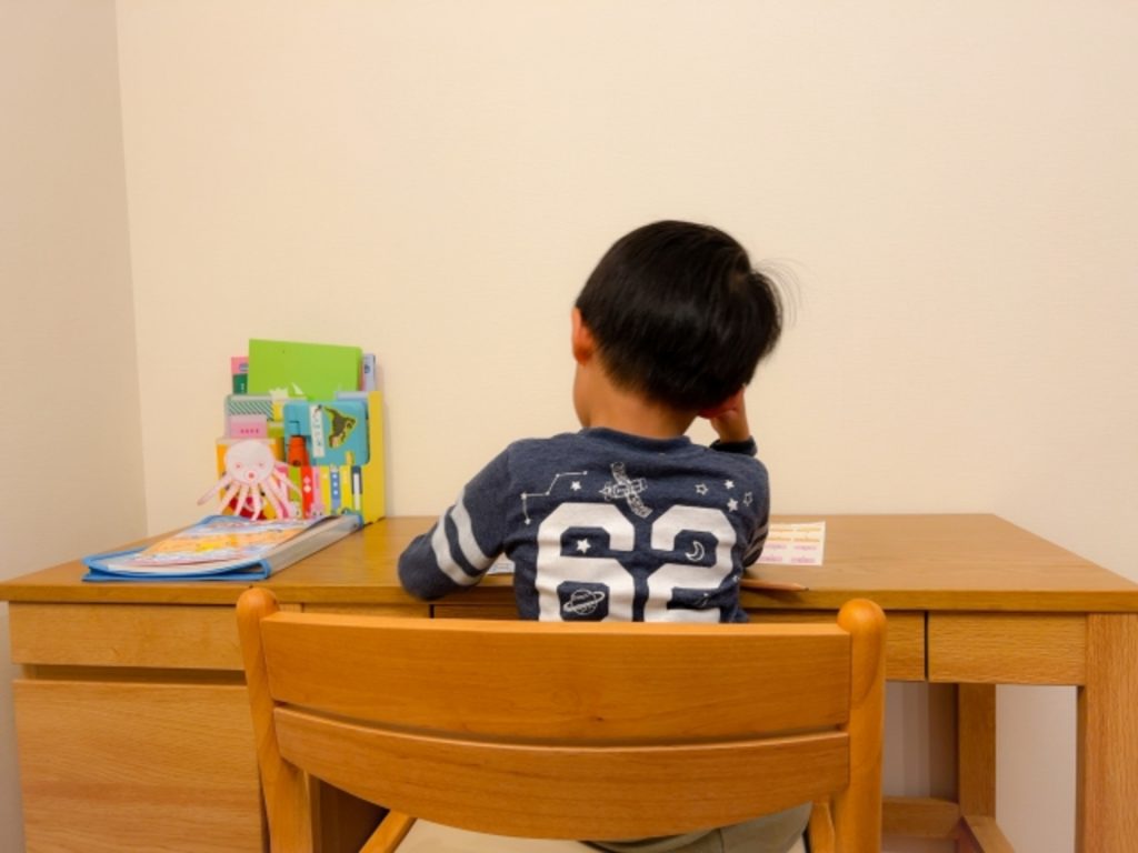 勉強する子ども