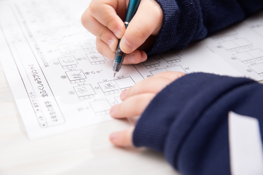 書いて覚える！小学生のための漢字練習プリントの重要さを解説