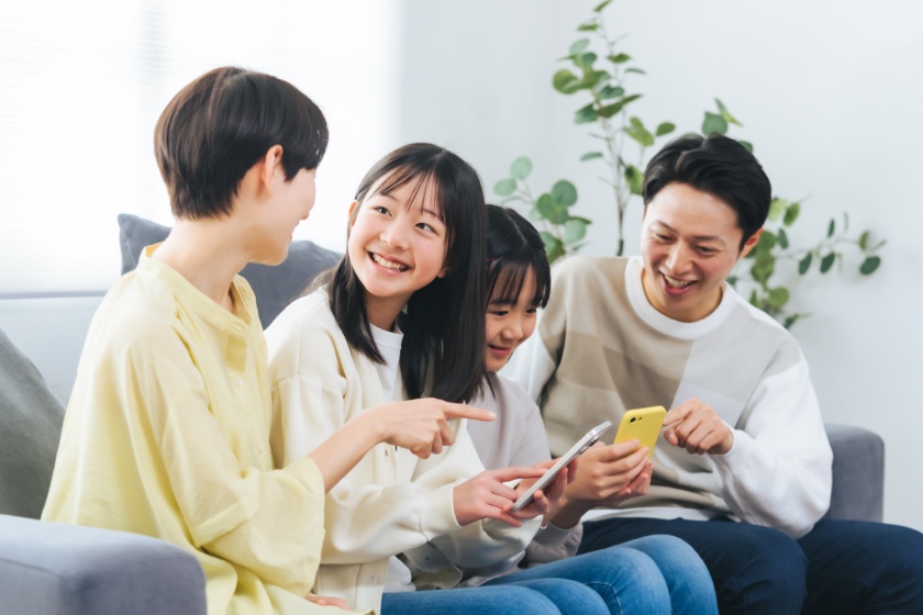 家族でスマホアプリを楽しむ